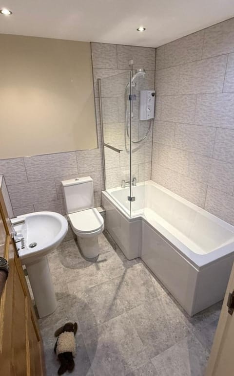 1 2 The Inchcailloch Suite Loch Lomond Apartment in Balloch Road