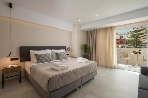 Bed, Living room, Photo of the whole room, Seating area, Bedroom, towels