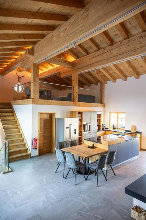 Dining area, kitchen