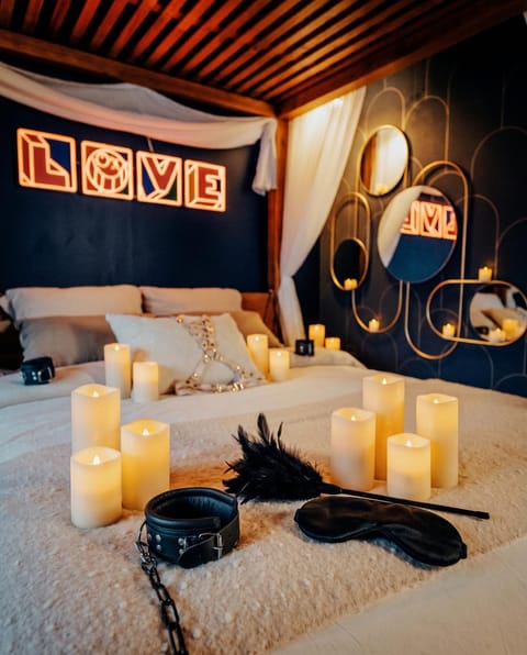 Bed, Night, Activities, Game Room, Photo of the whole room, Bedroom