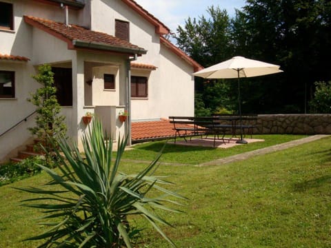 Garden, Seating area, Dining area
