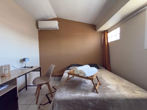 Bed, Photo of the whole room, Bedroom, air conditioner
