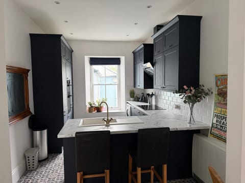 Kitchen or kitchenette, Communal kitchen