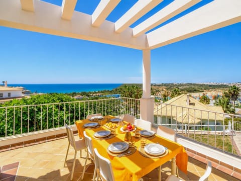 Patio, Day, Natural landscape, View (from property/room), Balcony/Terrace, Food and drinks, Dining area, Food, Sea view
