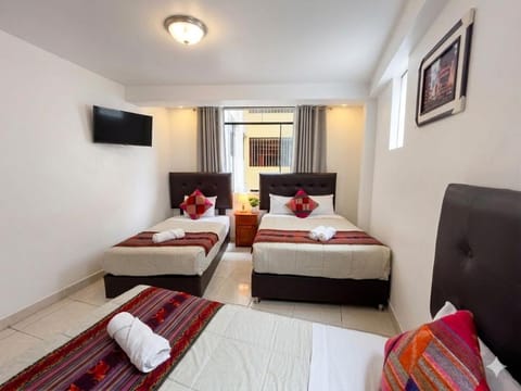 Bed, TV and multimedia, Bedroom, towels