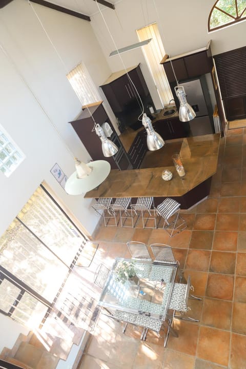 Property building, Kitchen or kitchenette, Dining area, Dinner, kitchen, kitchen