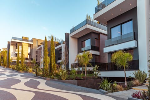Property building, Day, Neighbourhood, Garden view, Street view