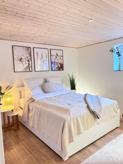 Bed, Bedroom, cot
