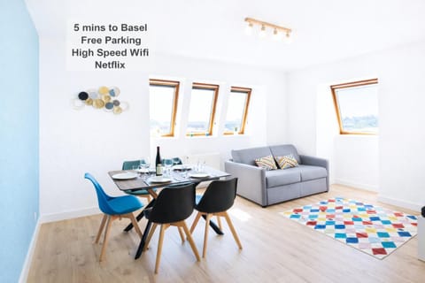 Communal lounge/ TV room, TV and multimedia, Dining area