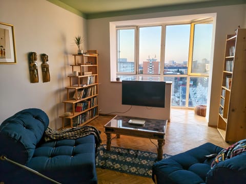 Library, TV and multimedia, Living room, Seating area, Evening entertainment, sunbed