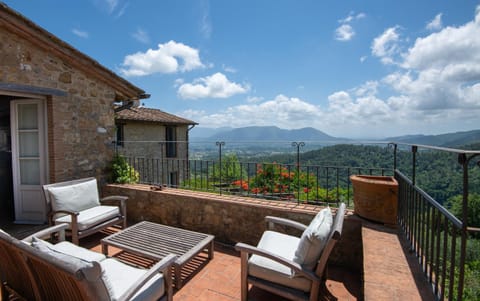 Property building, Patio, Spring, Day, Natural landscape, View (from property/room), Balcony/Terrace, Balcony/Terrace, Seating area, Mountain view