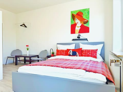 Bed, Living room, Photo of the whole room