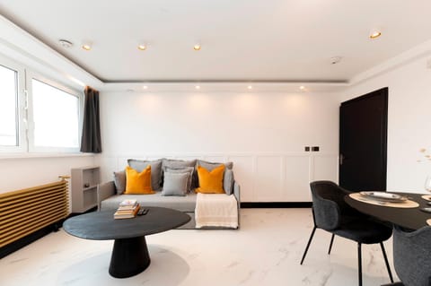 Communal lounge/ TV room, TV and multimedia, Living room, Other, Photo of the whole room, Seating area, Evening entertainment, Bedroom