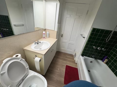 Spacious Family Room near YVR - Free Parking, Parks & Shopping Vacation rental in Vancouver