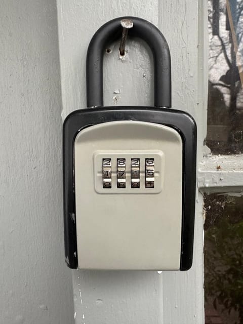 Spacious Family Room near YVR - Free Parking, Parks & Shopping Vacation rental in Vancouver