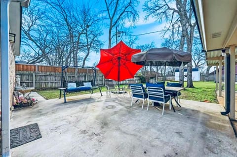 Beautiful Presidential Suite Private Bath near DFW Vacation rental in Bedford