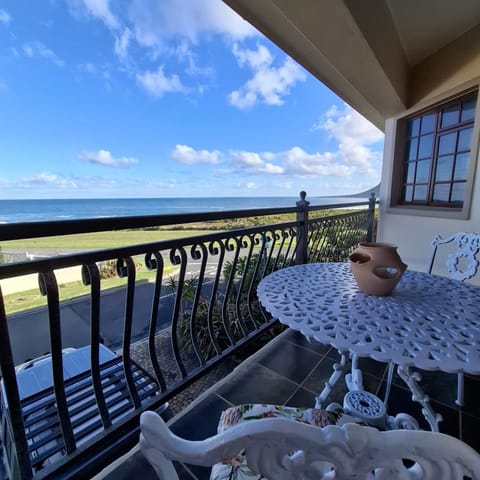 View (from property/room), Sea view, Street view