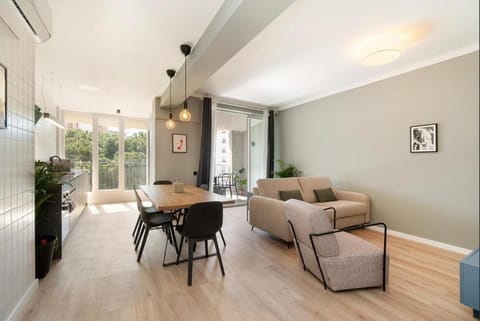 Kitchen or kitchenette, Living room