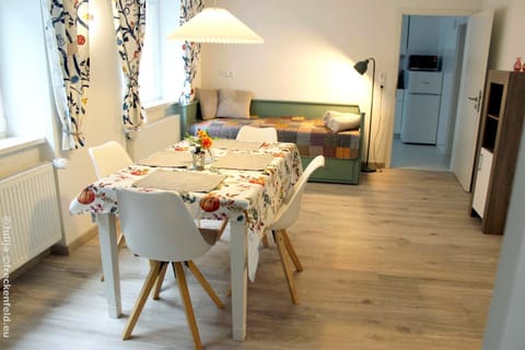 Bed, TV and multimedia, Living room, Dining area, Food