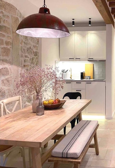 Dining area, kitchen