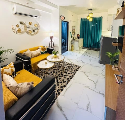 TV and multimedia, Living room, Seating area, air conditioner