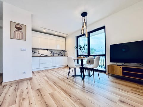 Communal lounge/ TV room, TV and multimedia, Kitchen or kitchenette, Dining area, Evening entertainment