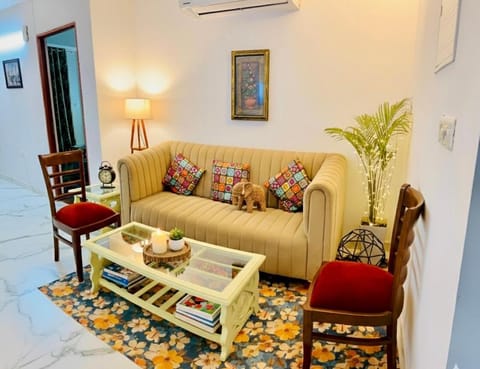 Living room, Seating area, Dining area, air conditioner