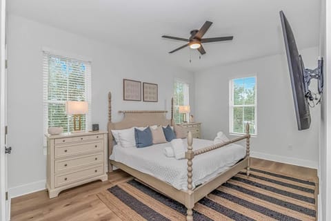 5BR Luxury House- Steps to sand-Private Pool House in Garden City