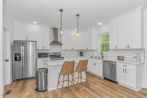 5BR Luxury House- Steps to sand-Private Pool House in Garden City