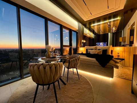 Bed, Night, Photo of the whole room, Seating area, Dining area, City view, Sunset
