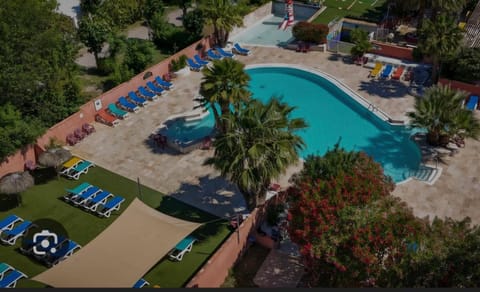 Restaurant/places to eat, Evening entertainment, Pool view, Swimming pool, sunbed