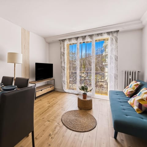 Communal lounge/ TV room, TV and multimedia, Living room, Seating area