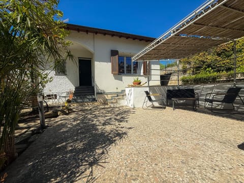 Property building, Patio, Day, Garden, Garden view
