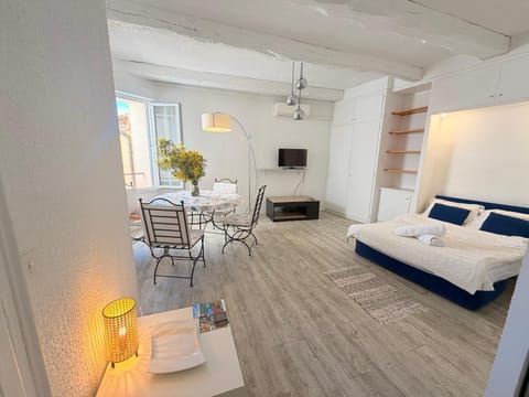Living room, Photo of the whole room, Bedroom