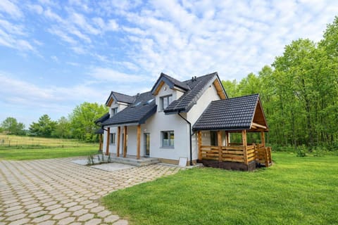 Property building, Day, Natural landscape, Garden, Garden view