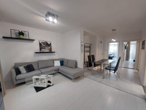 Living room, Photo of the whole room, Dining area
