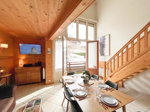 TV and multimedia, Living room, Dining area