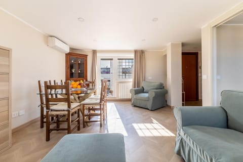 Living room, Seating area, Dining area, air conditioner