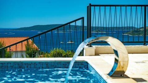 Property building, Restaurant/places to eat, Swimming pool, Breakfast