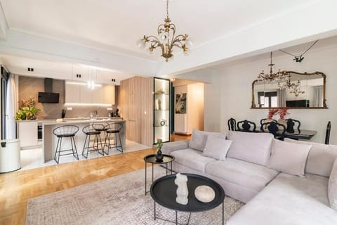 Kitchen or kitchenette, Seating area, Dining area
