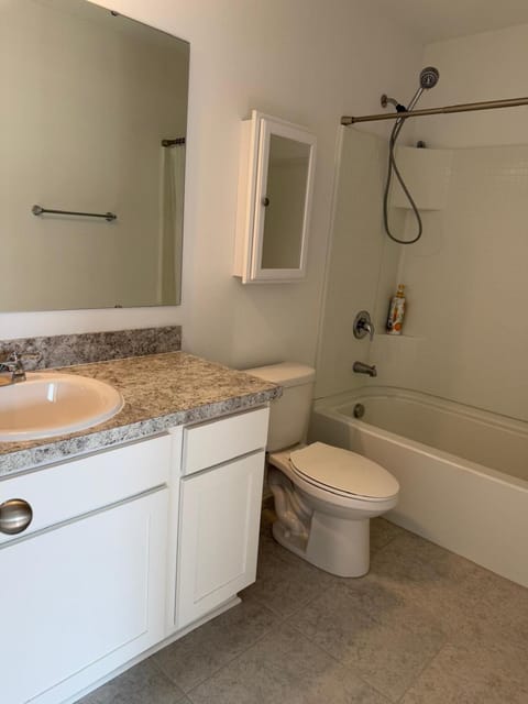 Private Room for Women Vacation rental in Davenport