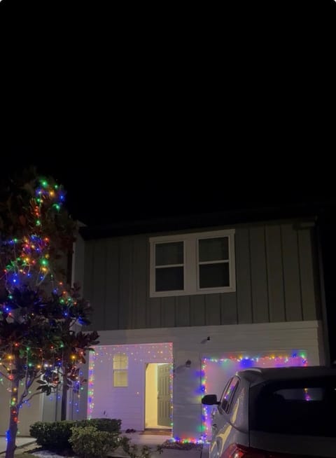 Private Room for Women Vacation rental in Davenport