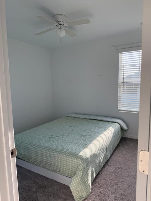 Private Room for Women Vacation rental in Davenport