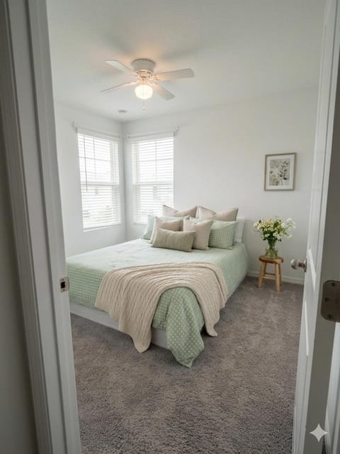 Private Room for Women Vacation rental in Davenport