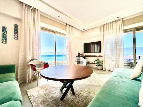 Natural landscape, TV and multimedia, Living room, Sea view