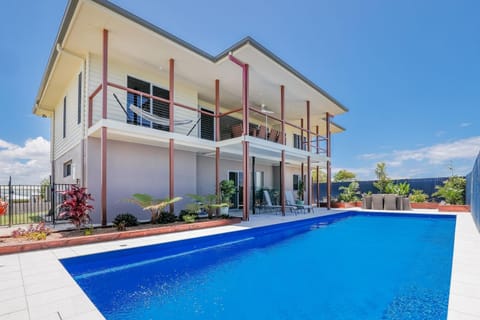Property building, Patio, Pool view, sunbed