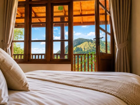 Bedroom, Mountain view