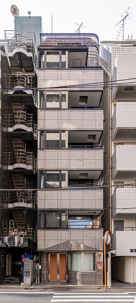 Property building, Day