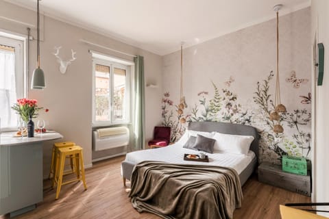 Bed, Photo of the whole room, Seating area