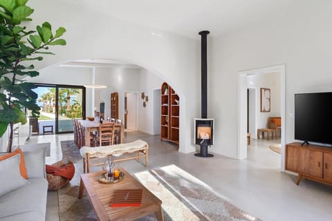 Living room, kitchen